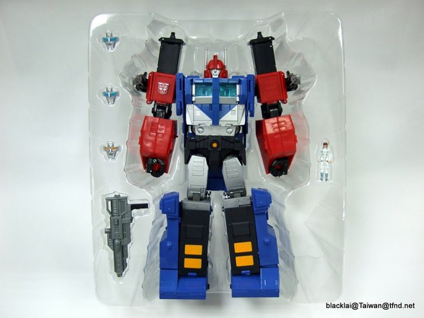 MP 31 Masterpiece Delta Magnus Diaclone Powered Convoy In Hand Photos 05 (5 of 32)